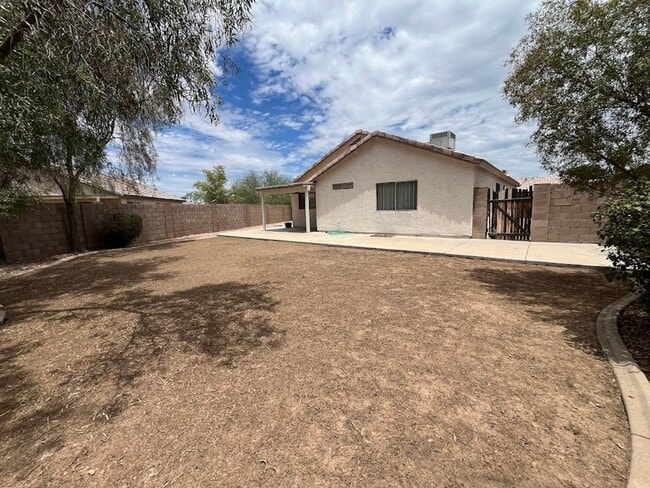 Building Photo - Charming 3-Bedroom Home in Horizons on Camelback with Park Views