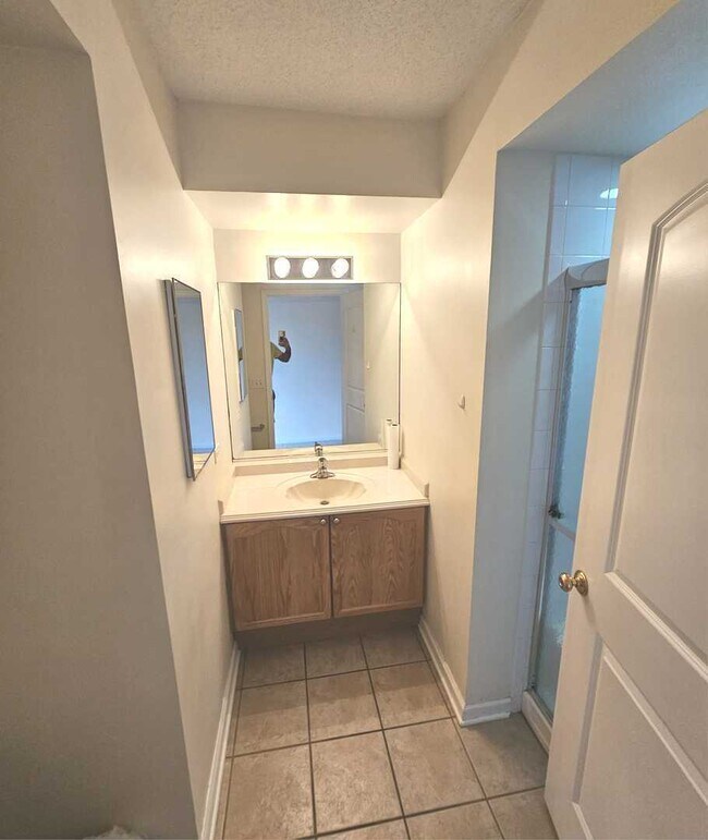 Building Photo - 655 Perrie Dr