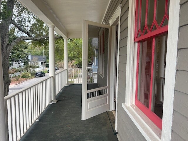 Building Photo - 325 S 6th St