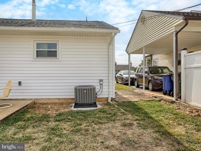 Building Photo - 1300 Strafford Rd