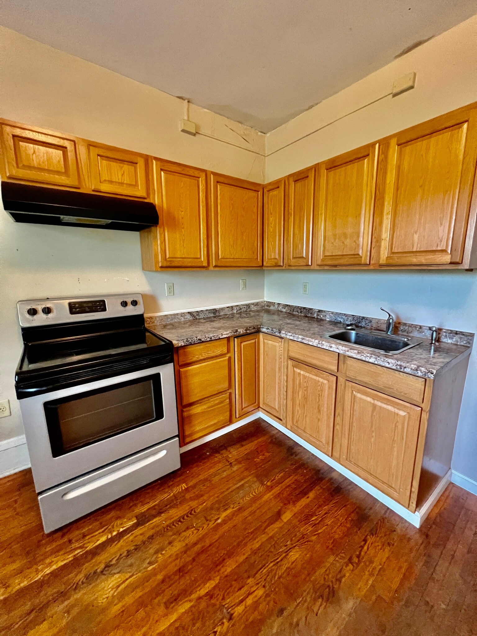 Building Photo - 145 Lorentz St