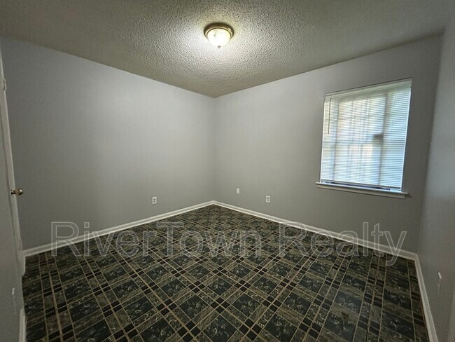 Building Photo - 4505 Spring Glen Dr