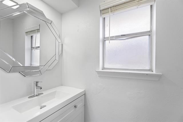 Building Photo - 801 Meadowgate Dr