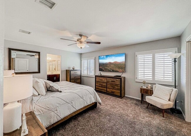 Building Photo - Westside area Rental (Completely Furnished) Beautiful 3 bed/2.5 baths