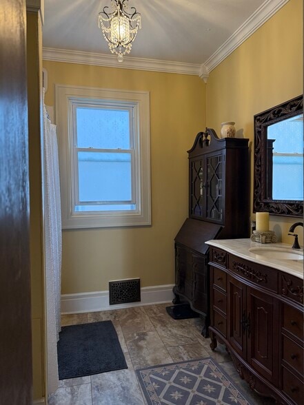 Building Photo - 519 E Monroe St