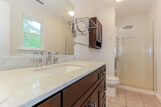 Building Photo - Private 3-Bedroom Home on 5 Acres with Mod...