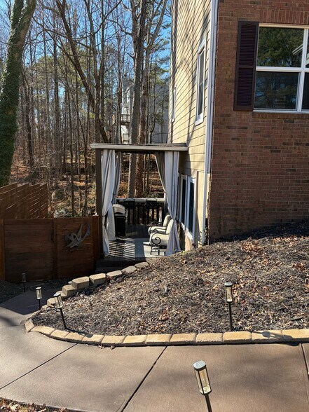 Building Photo - 665 S Preston Ct
