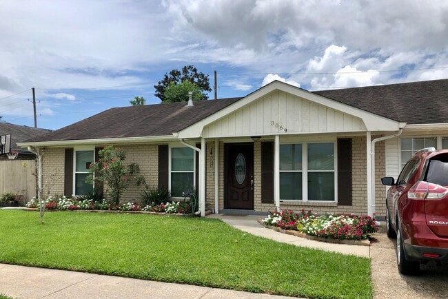 Primary Photo - 3069 Sorbonne Dr