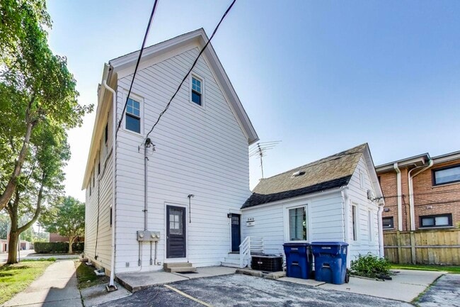 Building Photo - 549 Ridge Rd