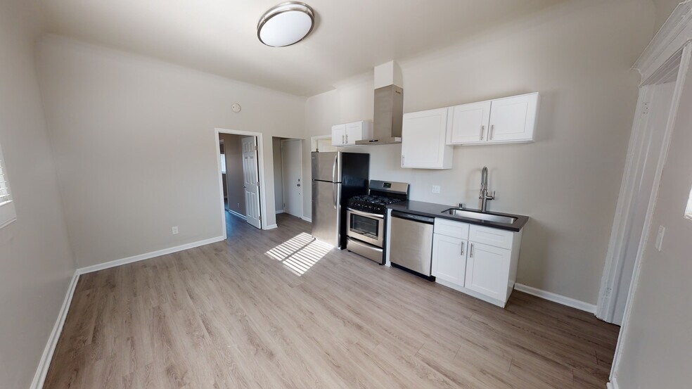 Building Photo - FREE RENT! 1 BED & 1 BATH UNIT AVAILABLE -...