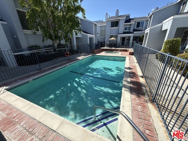 Building Photo - 9915 Variel Ave