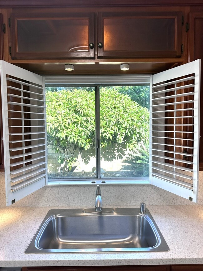 Building Photo - 5639 E Spring St