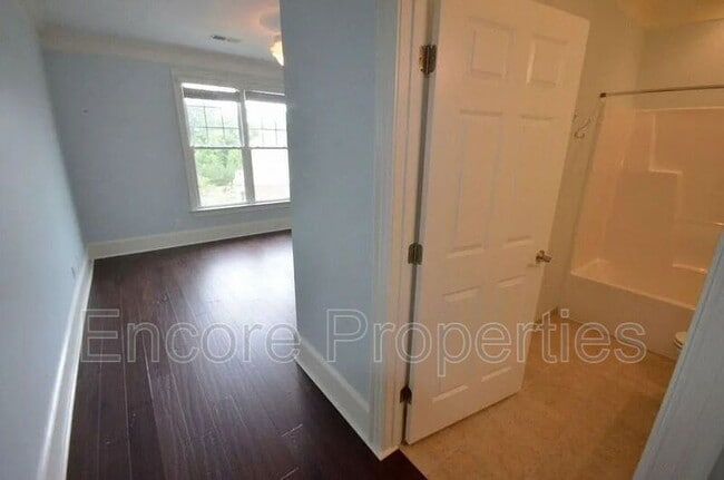Building Photo - 936 Portstewart Dr