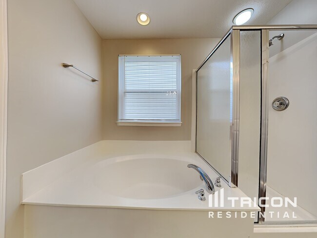 Building Photo - 8140 Carina Dr