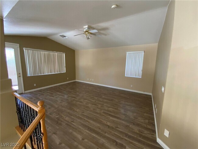Building Photo - 1001 Eaglewood Dr
