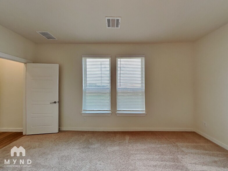 Building Photo - 4725 Tanglewood Dr