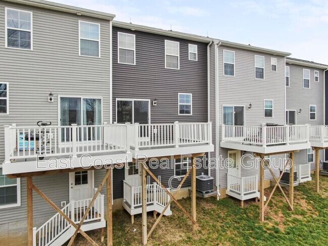 Building Photo - 11089 Gopher Dr N