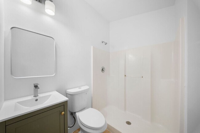 Building Photo - Beautifully updated duplex two bedrooms+ DEN, two bath in Cape Coral