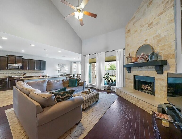 Building Photo - 28710 Brownwood Lake Dr