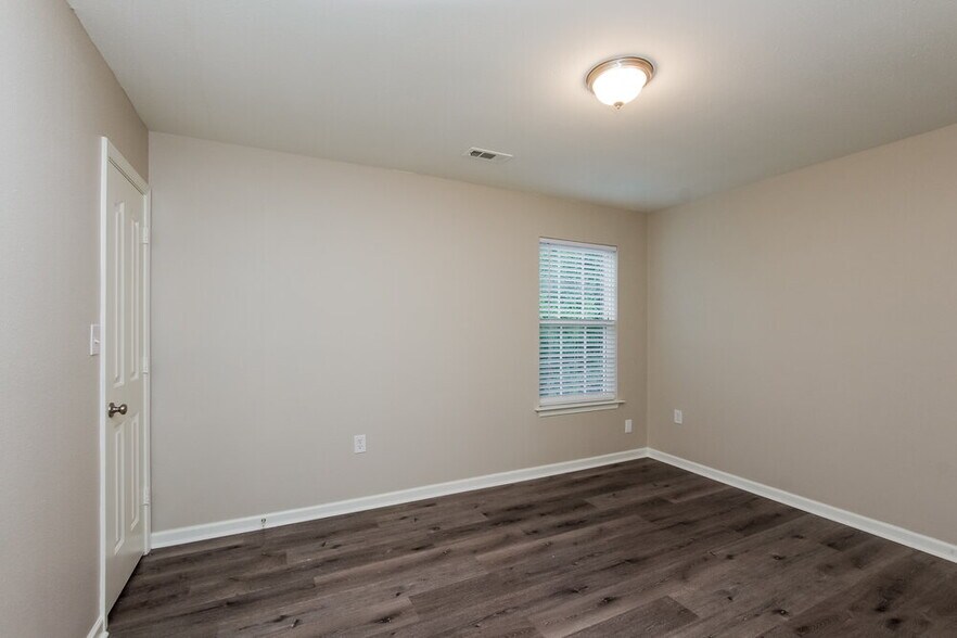 Building Photo - 2224 Gooseberry Rd