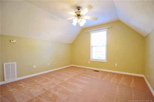 Building Photo - 42 Mayflower Ct