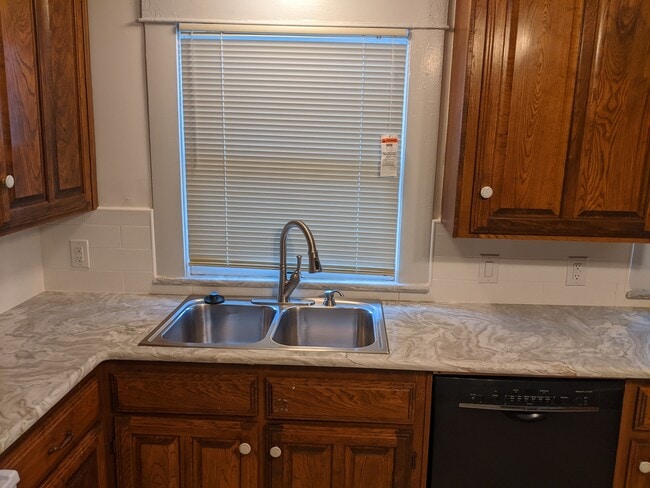 Building Photo - 214 N Clinton Ave