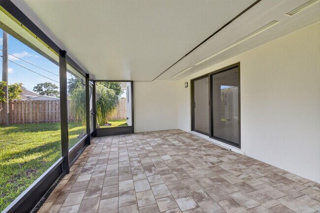 Building Photo - 513 Lindell Blvd