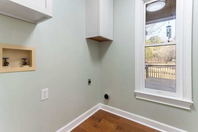 Building Photo - Beautiful 4 Bed 3.5 Bath Home on 20 Acres