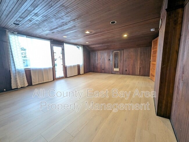 Building Photo - 1529 Josephine St