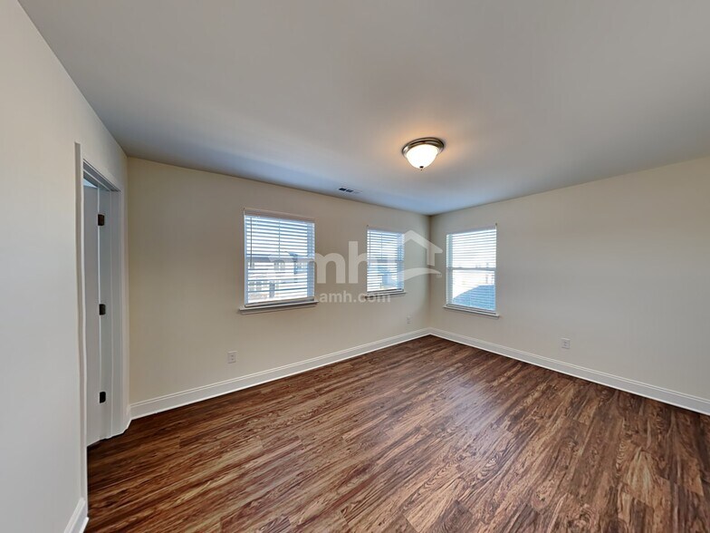 Building Photo - 1315 Lomond Dr
