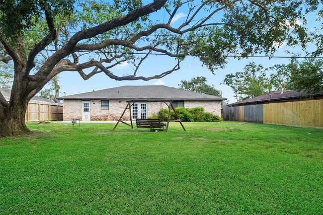 Building Photo - 2226 Droxford Dr