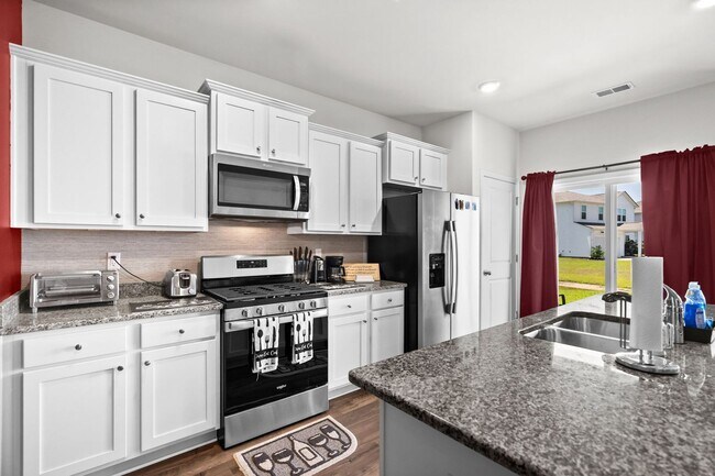 Building Photo - 3927 Nandina Ct
