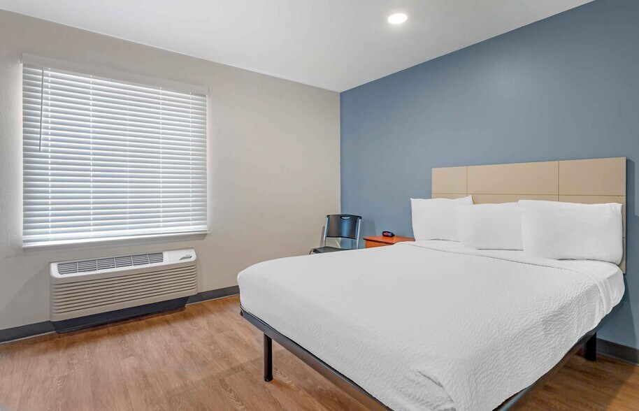 Building Photo - Furnished Studio-Fort Myers - Northeast