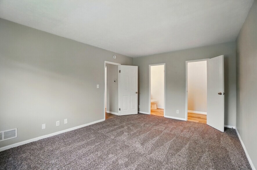 Building Photo - 480 Pedretti Ave