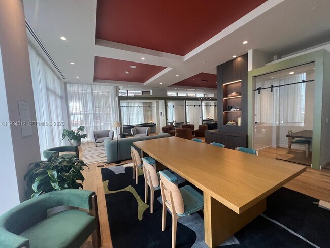 Building Photo - 11 NE 6th St