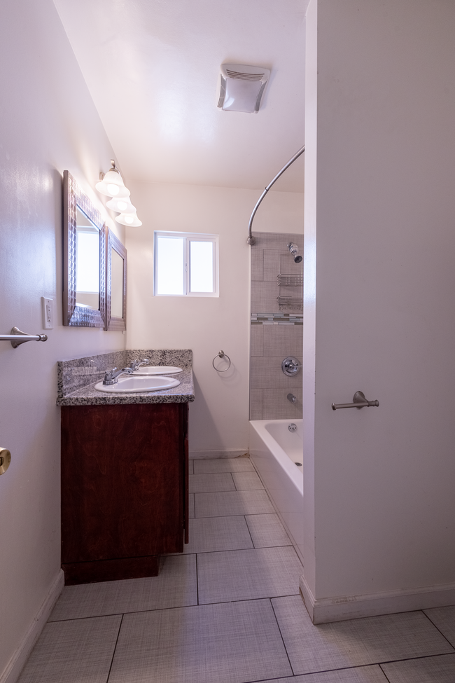 Bathroom 1 w/two sinks/vanities (full bath) - 6401 Arlington Ave