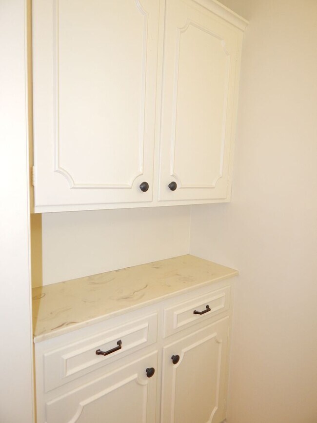 Building Photo - Spacious 3 Bedroom, 2 Bath Duplex in Tyler!