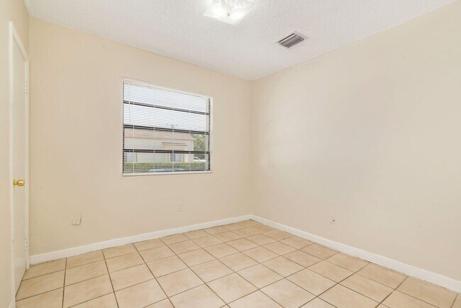 Building Photo - 5003 Garden Ave