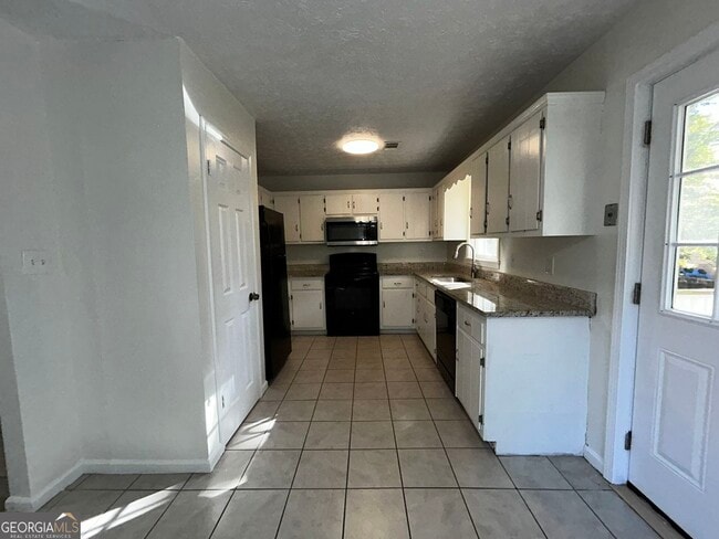 Building Photo - 155 Fay Dr