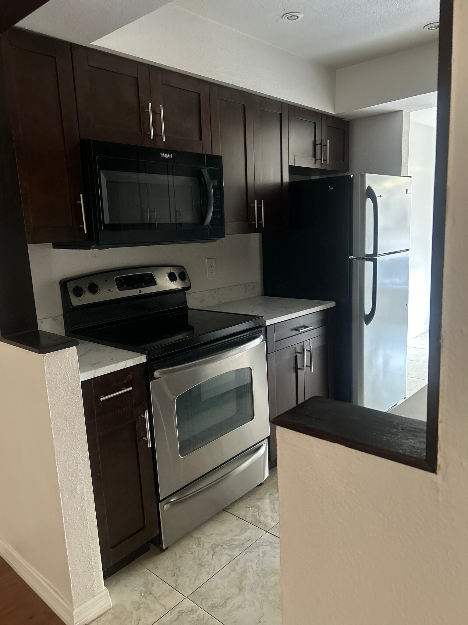 Building Photo - 14106 Village View Dr