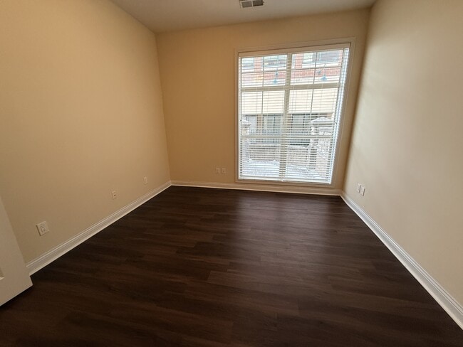 Building Photo - 252 Stetson St