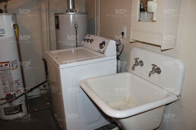 Building Photo - 322 1/2 W Laurel St