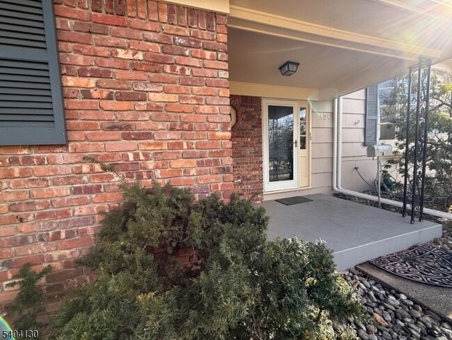 Building Photo - 126 Sagamore Dr