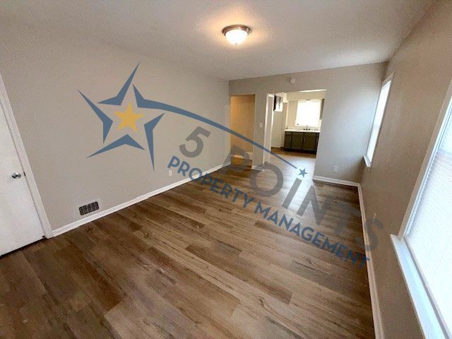 Building Photo - 1026 Francis Ave SE