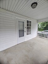 Building Photo - 322 Elm St