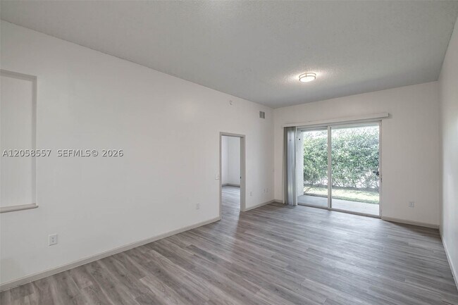 Building Photo - 3220 N Haverhill Rd