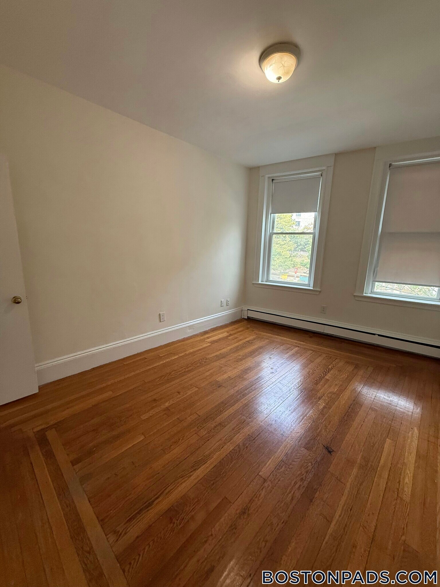 Building Photo - 1539 Beacon St