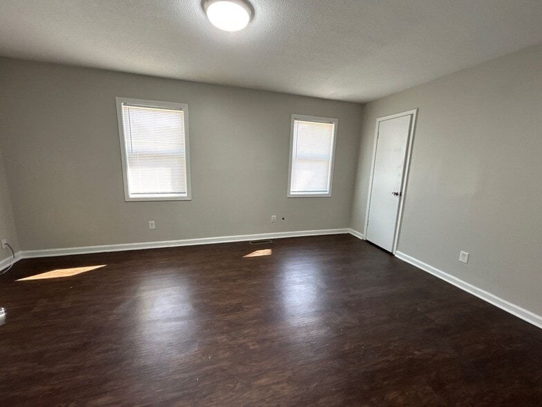 Building Photo - 37 Brianfield Dr