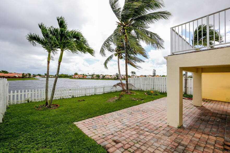 Building Photo - 4771 SW 154th Ave