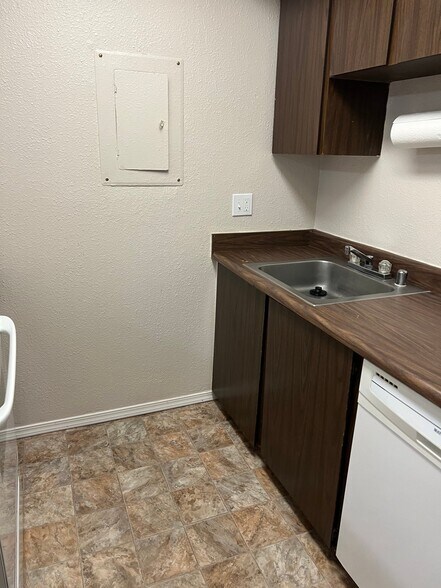 Building Photo - 4610 Reka Dr